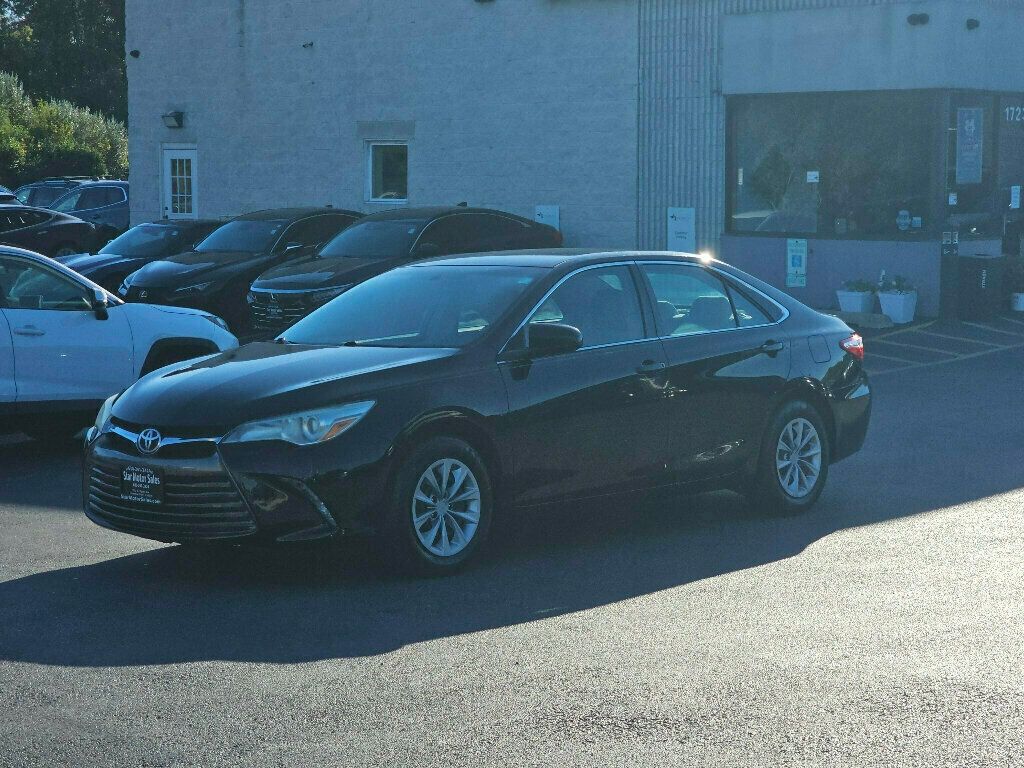 2016 Toyota Camry photo 12