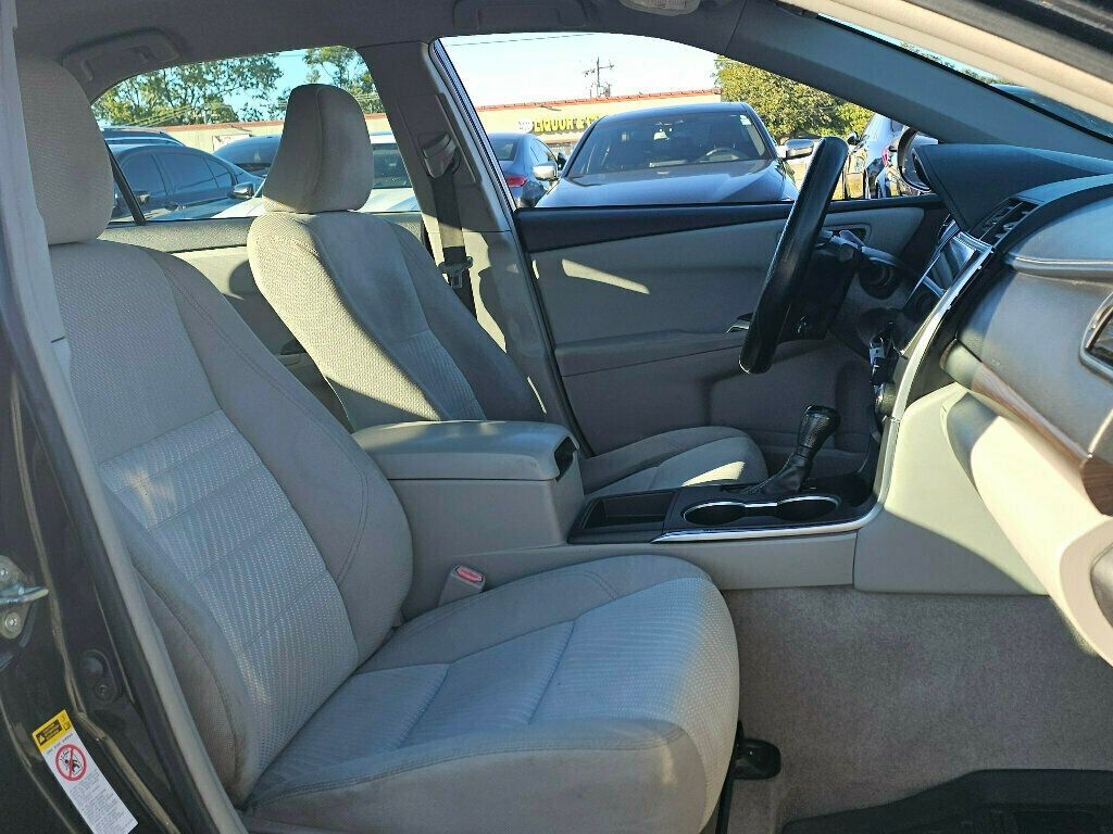 2016 Toyota Camry photo 16