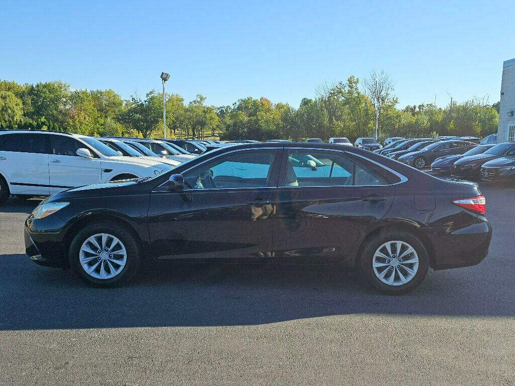 2016 Toyota Camry photo 17