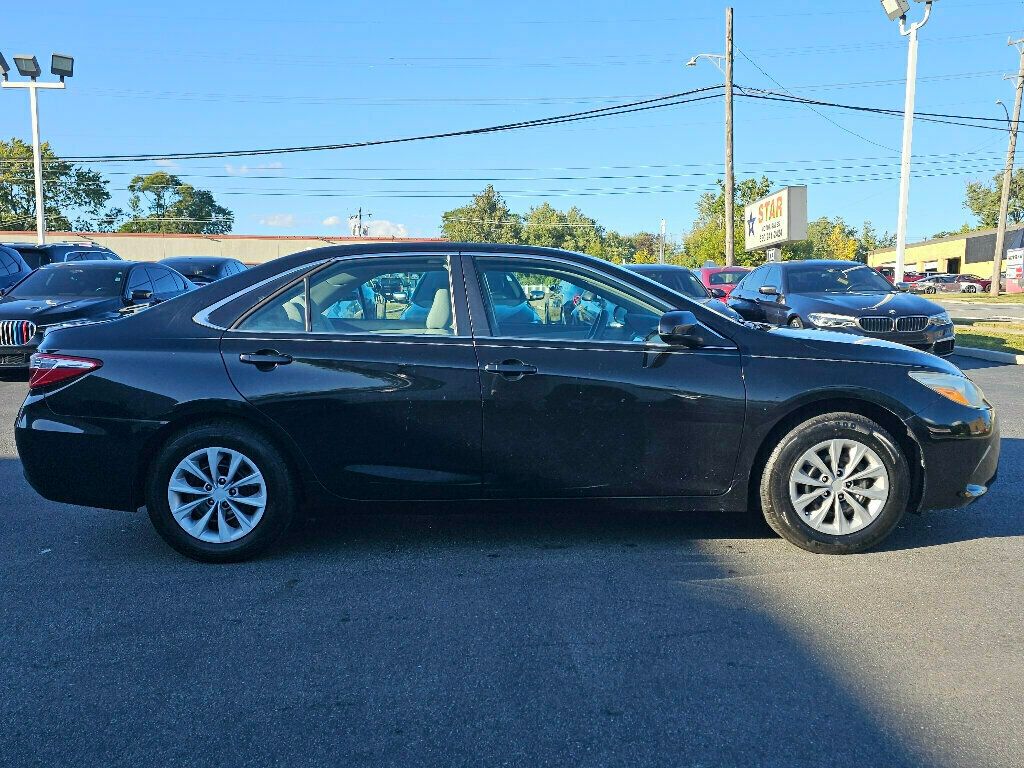 2016 Toyota Camry photo 18