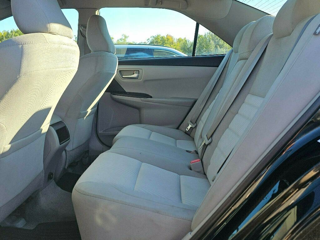 2016 Toyota Camry photo 19