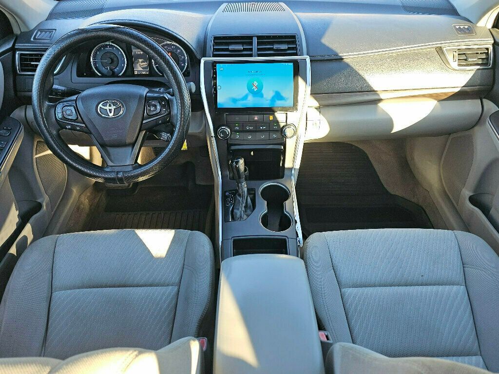 2016 Toyota Camry photo 2
