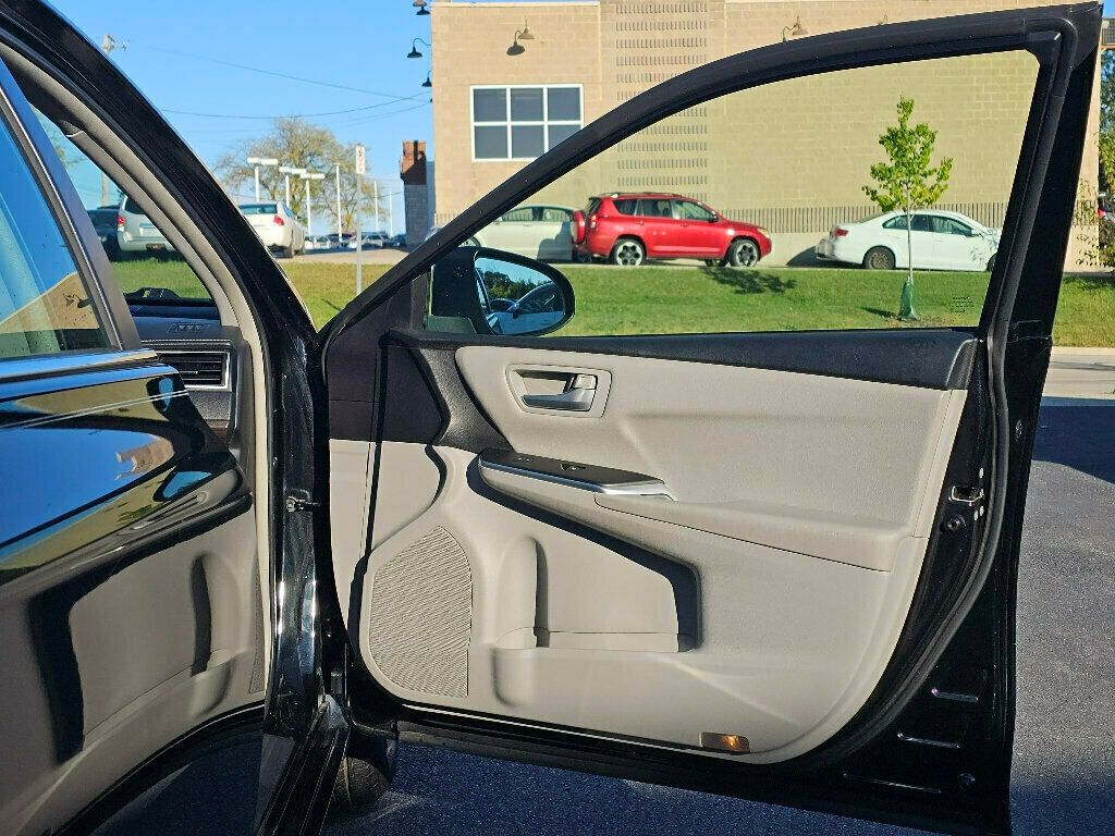 2016 Toyota Camry photo 20