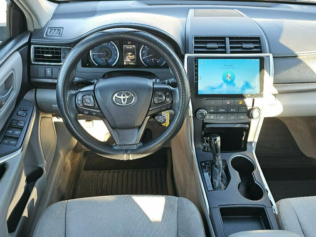 2016 Toyota Camry photo 22