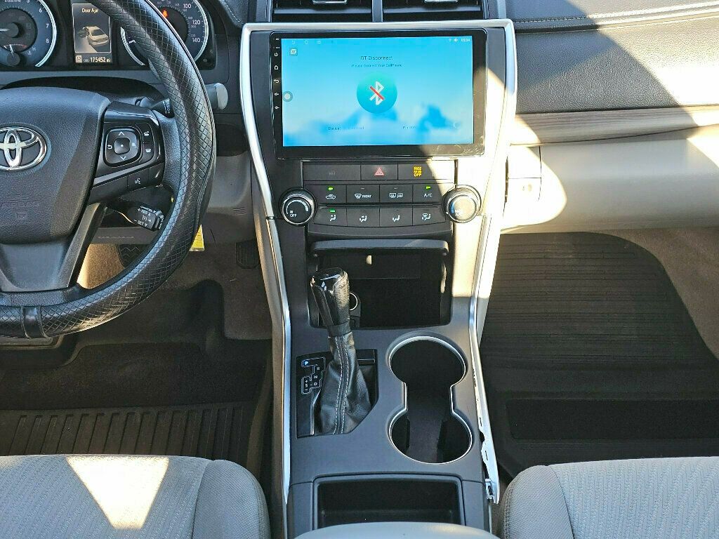 2016 Toyota Camry photo 23