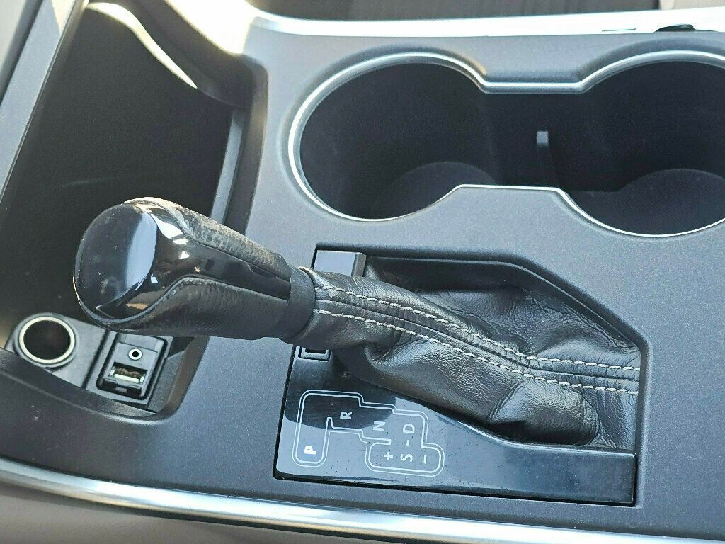 2016 Toyota Camry photo 24