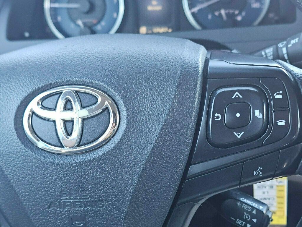 2016 Toyota Camry photo 25