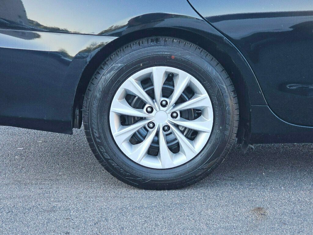 2016 Toyota Camry photo 27