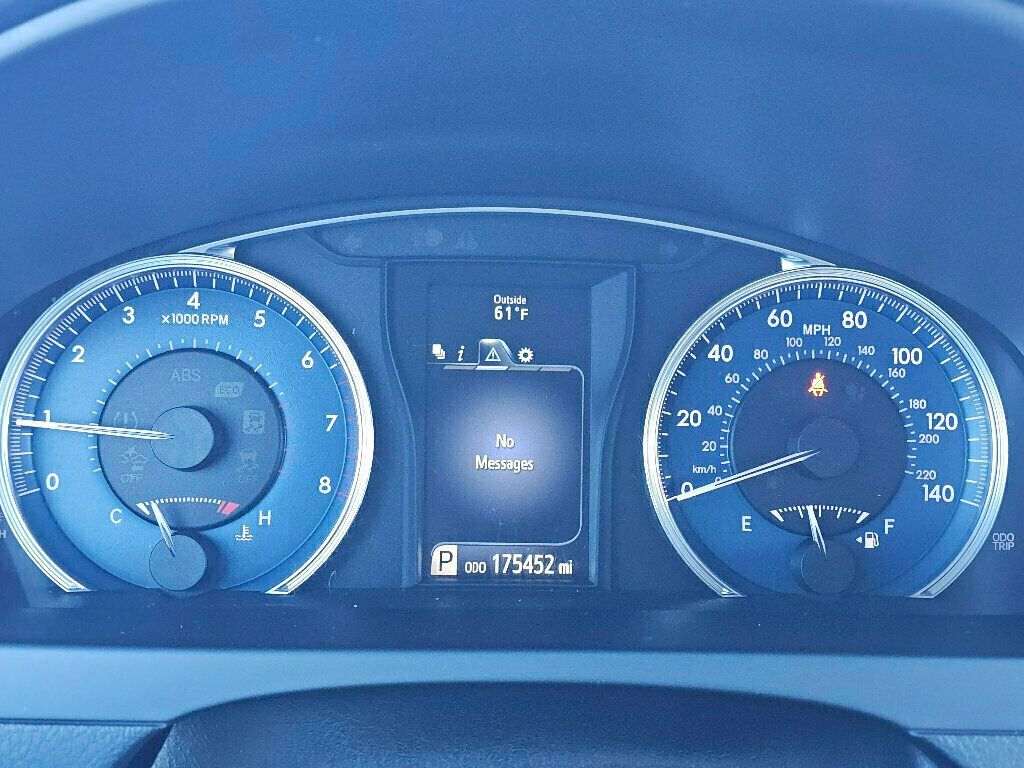 2016 Toyota Camry photo 3