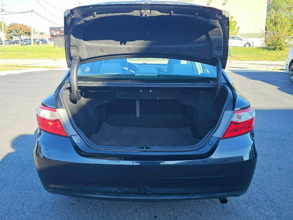 2016 Toyota Camry photo 30