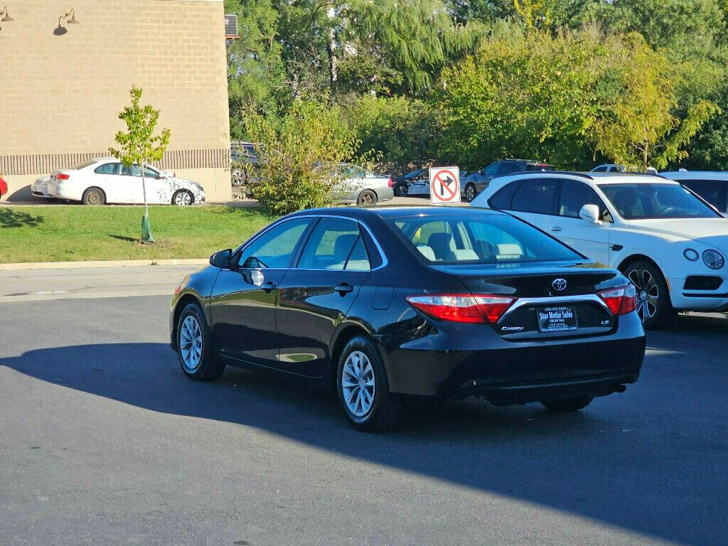 2016 Toyota Camry photo 9