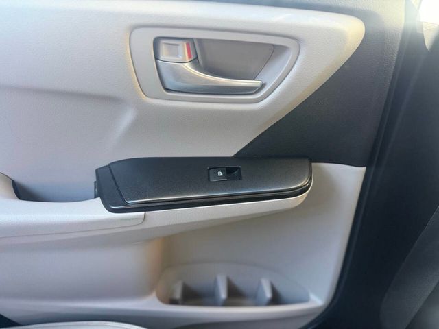 2016 Toyota Camry 4dr Sedan I4 Automatic LE - 22942573 - 8