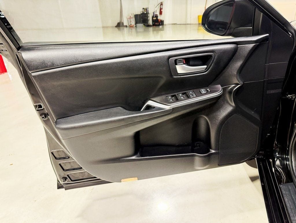 2016 Toyota Camry 4dr Sedan I4 Automatic LE - 22928489 - 25