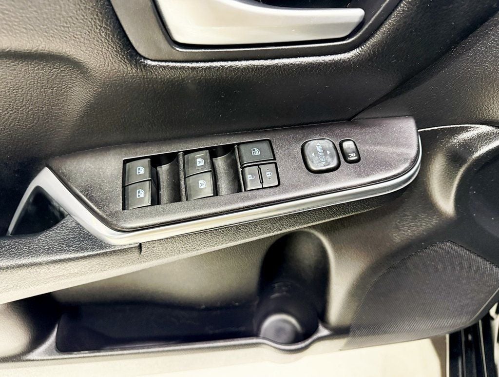 2016 Toyota Camry 4dr Sedan I4 Automatic LE - 22928489 - 26