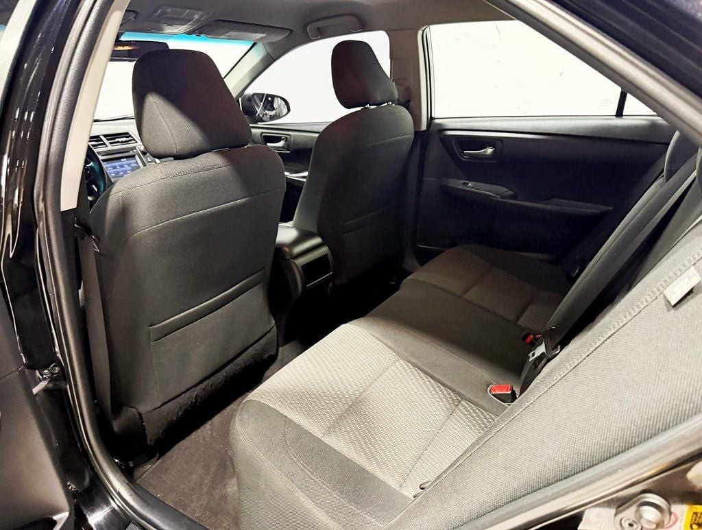 2016 Toyota Camry 4dr Sedan I4 Automatic LE - 22928489 - 29