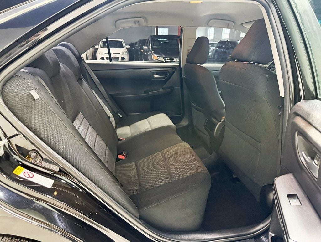 2016 Toyota Camry 4dr Sedan I4 Automatic LE - 22928489 - 32