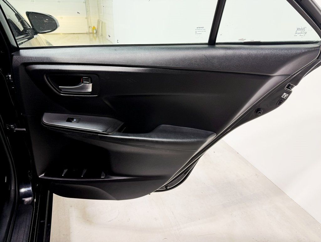 2016 Toyota Camry 4dr Sedan I4 Automatic LE - 22928489 - 33