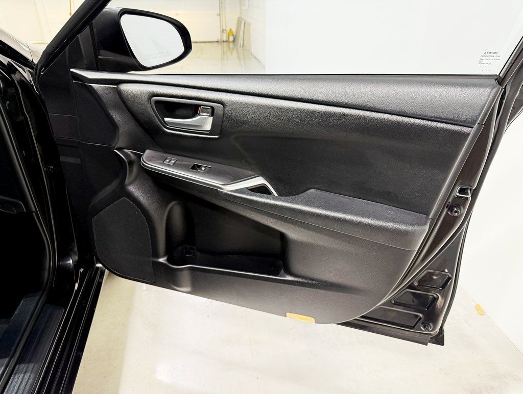 2016 Toyota Camry 4dr Sedan I4 Automatic LE - 22928489 - 35