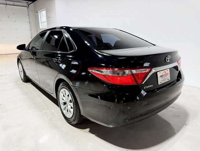 2016 Toyota Camry 4dr Sedan I4 Automatic LE - 22928489 - 4