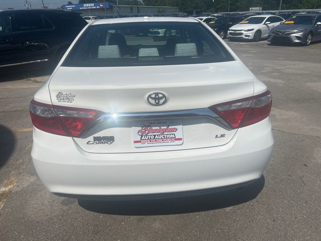 2016 Toyota Camry LE photo 4