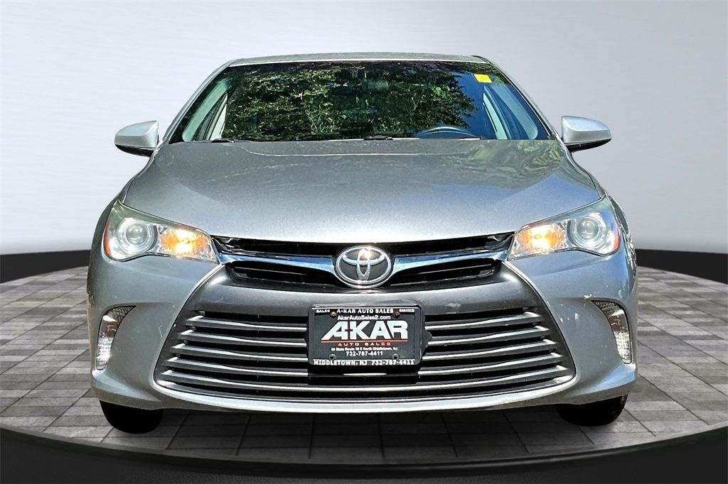 2016 Toyota Camry LE photo 2