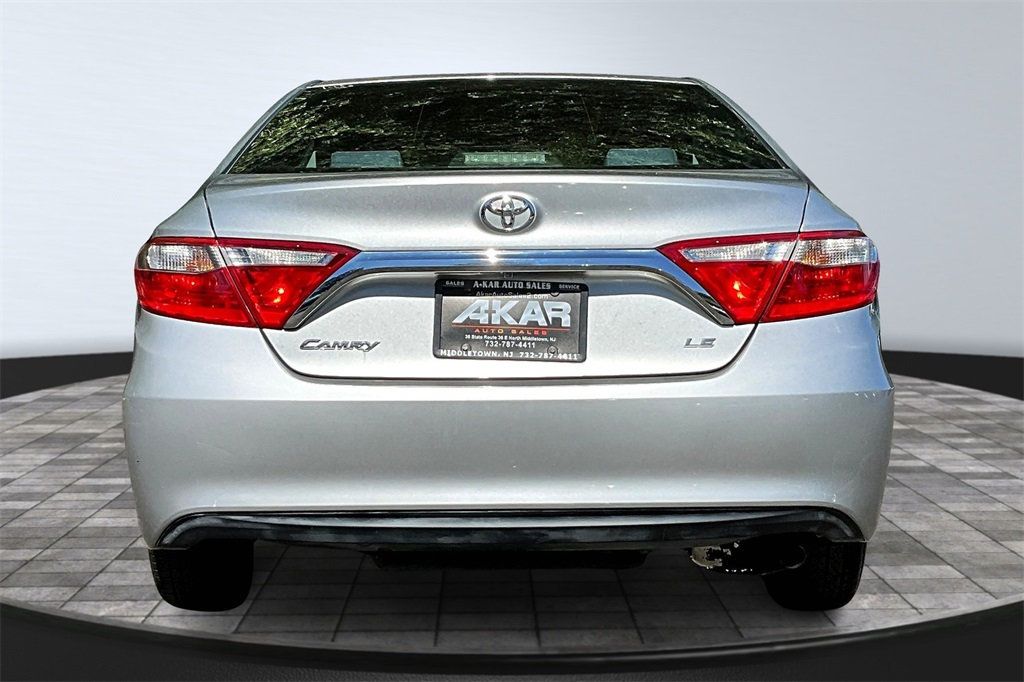2016 Toyota Camry LE photo 6