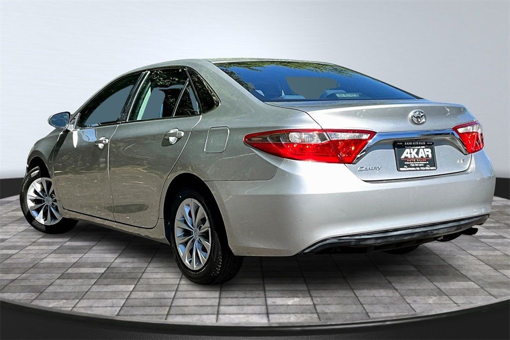 2016 Toyota Camry LE photo 7