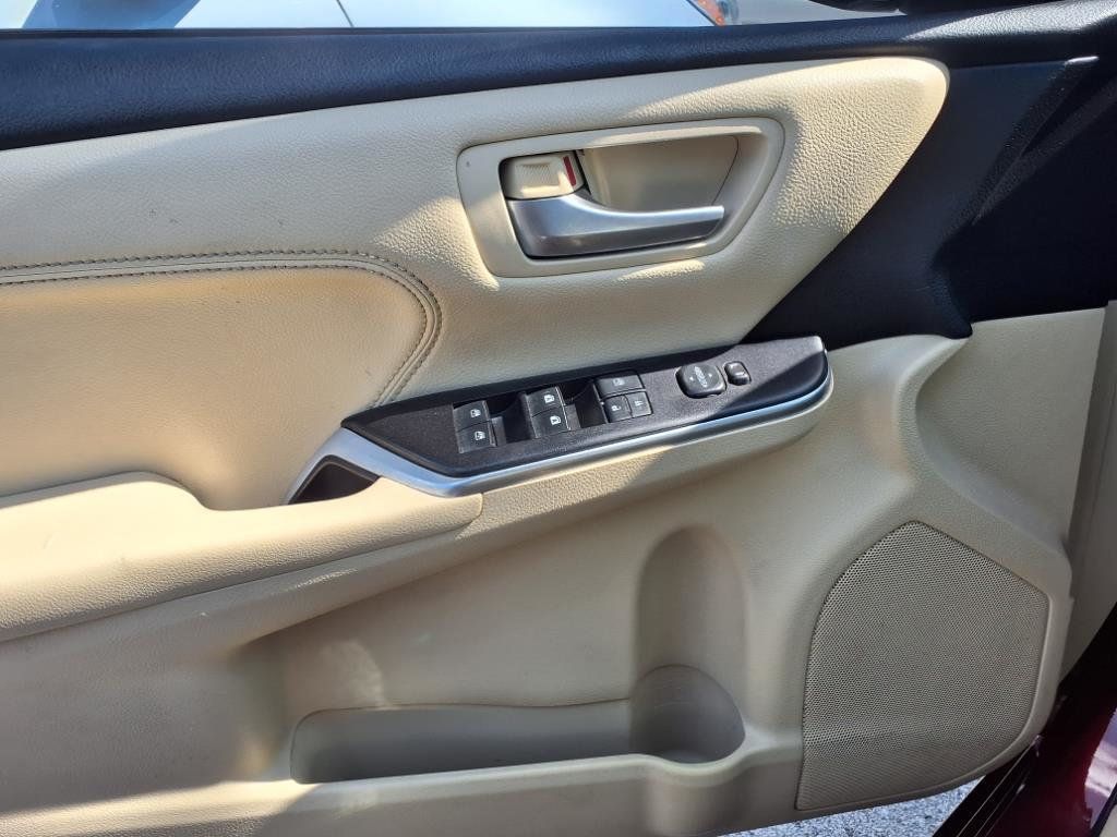 2016 Toyota Camry 4dr Sedan I4 Automatic XLE - 22869480 - 19