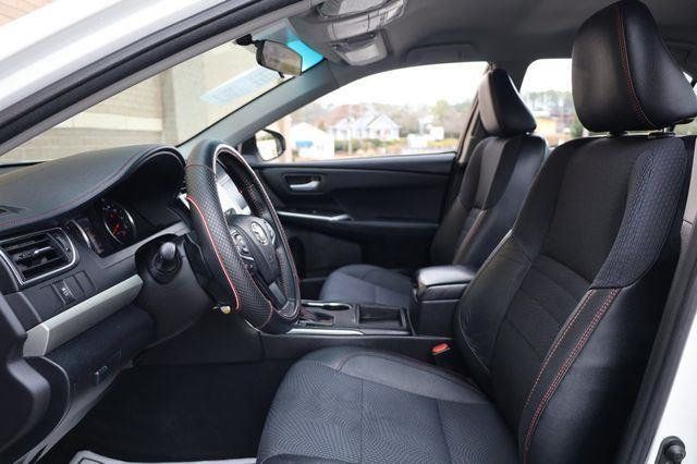 2016 Toyota Camry SE - 23017373 - 13