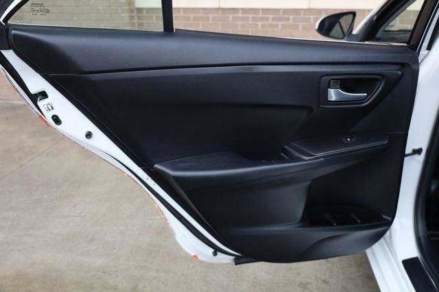 2016 Toyota Camry SE - 23017373 - 15