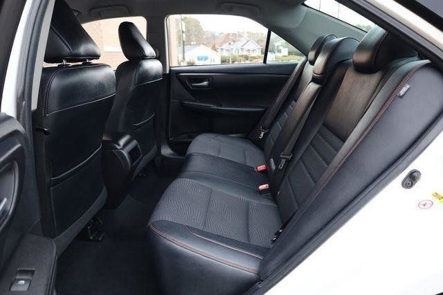 2016 Toyota Camry SE - 23017373 - 17