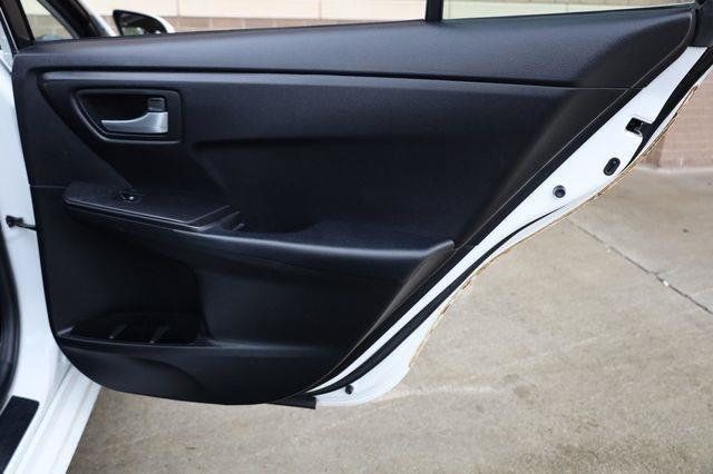 2016 Toyota Camry SE - 23017373 - 18