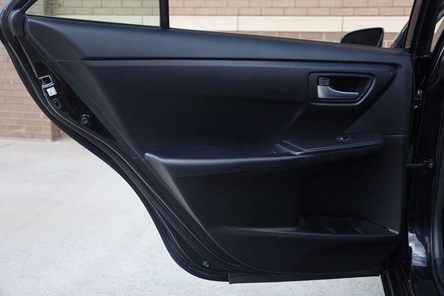 2016 Toyota Camry SE - 23075498 - 18