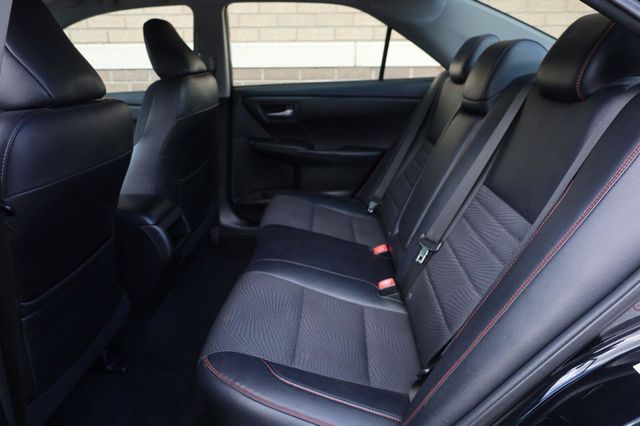 2016 Toyota Camry SE - 23075498 - 19
