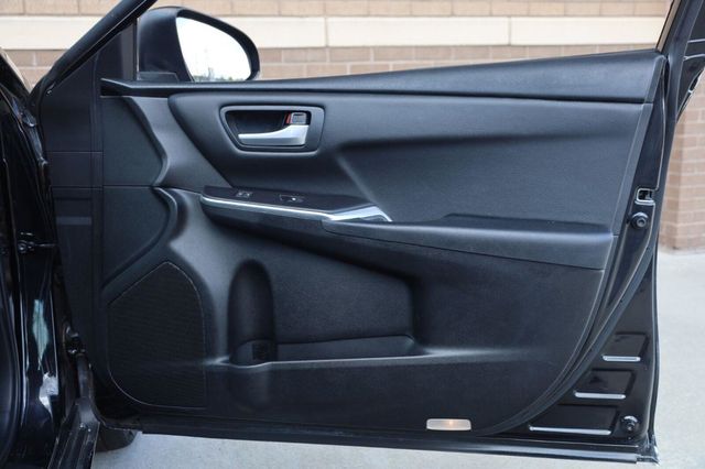 2016 Toyota Camry SE - 23075498 - 24