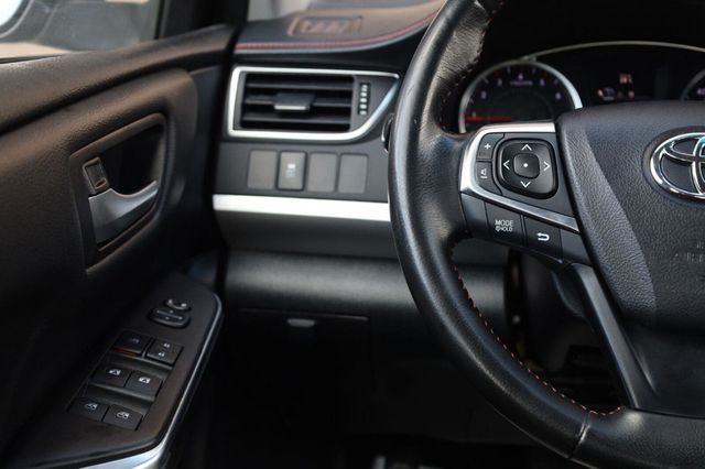 2016 Toyota Camry SE - 23075498 - 30