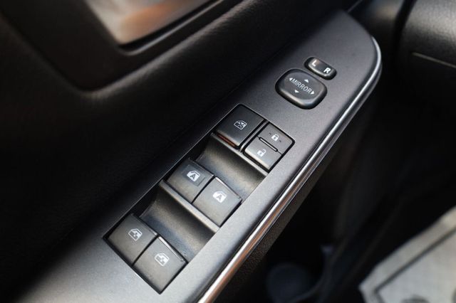 2016 Toyota Camry SE - 23075498 - 32