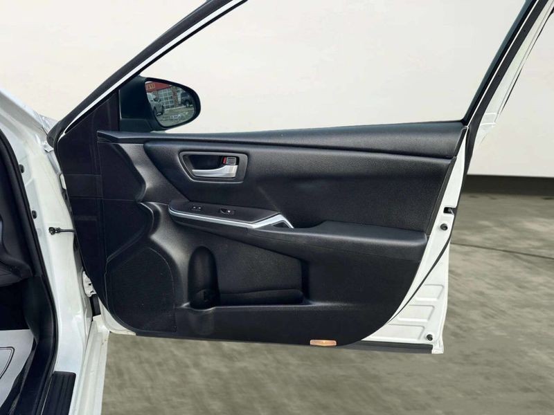 2016 Toyota Camry SE 4dr Sedan - 23000583 - 20