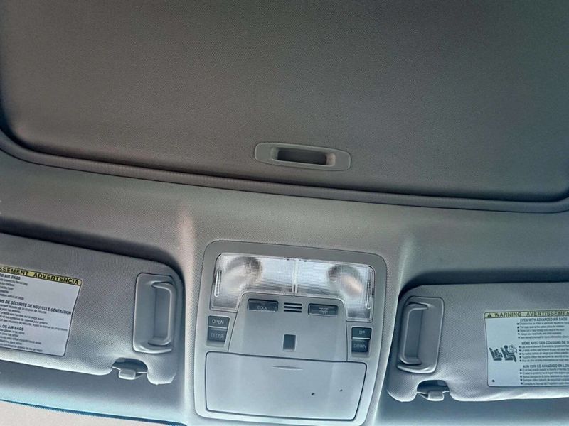 2016 Toyota Camry SE 4dr Sedan - 23000583 - 30