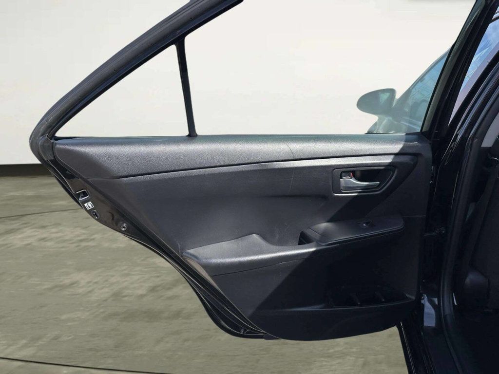 2016 Toyota Camry SE 4dr Sedan - 23001189 - 11