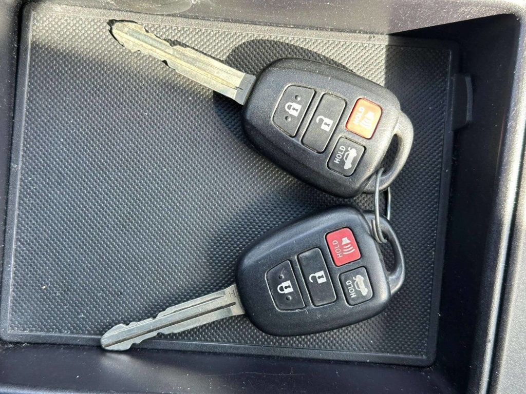 2016 Toyota Camry SE 4dr Sedan - 23001189 - 29