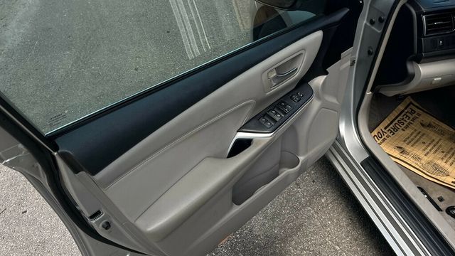 2016 Toyota Camry Hybrid  - 22836624 - 13
