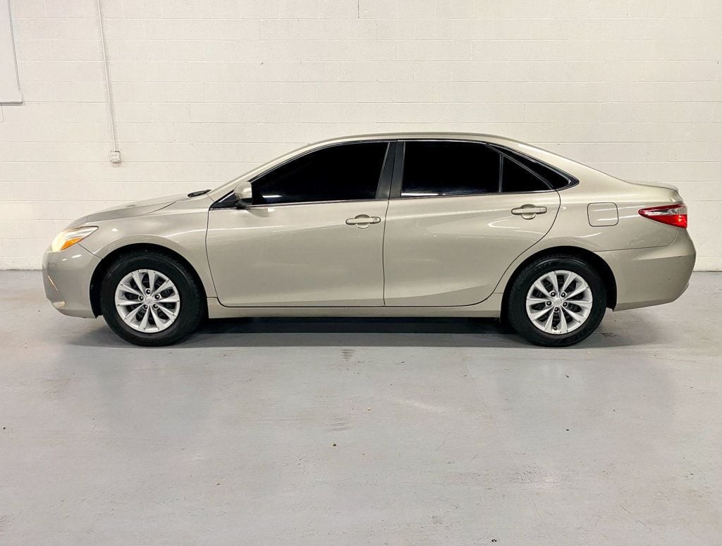 2016 Toyota Camry Hybrid 4dr Sedan LE - 22654332 - 0