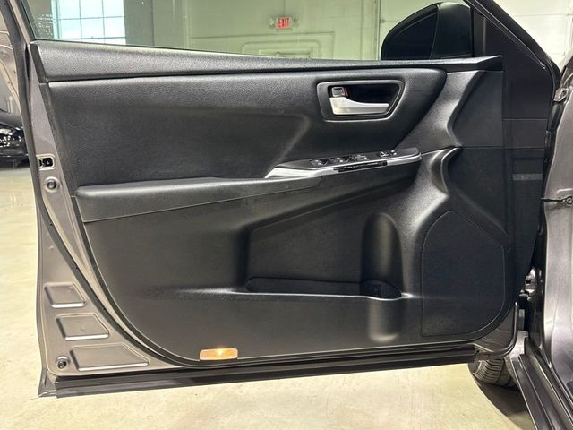 2016 Toyota Camry Hybrid 4dr Sedan LE - 23062461 - 19