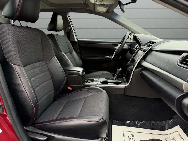 2016 Toyota Camry Hybrid 4dr Sedan SE - 22931356 - 13