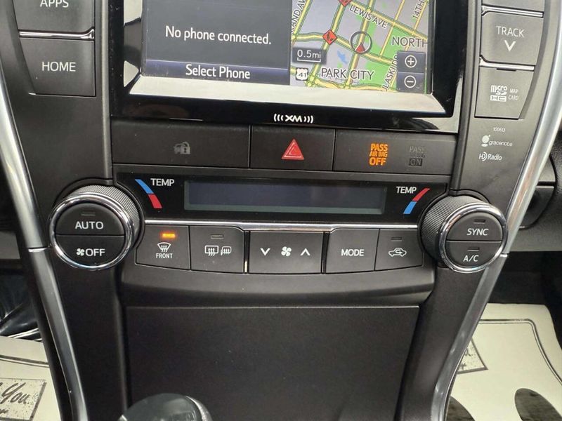 2016 Toyota Camry Hybrid 4dr Sedan SE - 22931356 - 25