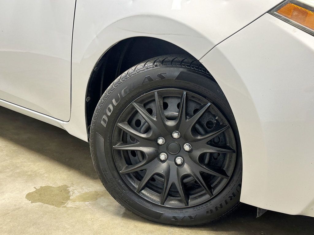 2016 Toyota Corolla 4dr Sedan CVT LE - 23049506 - 13