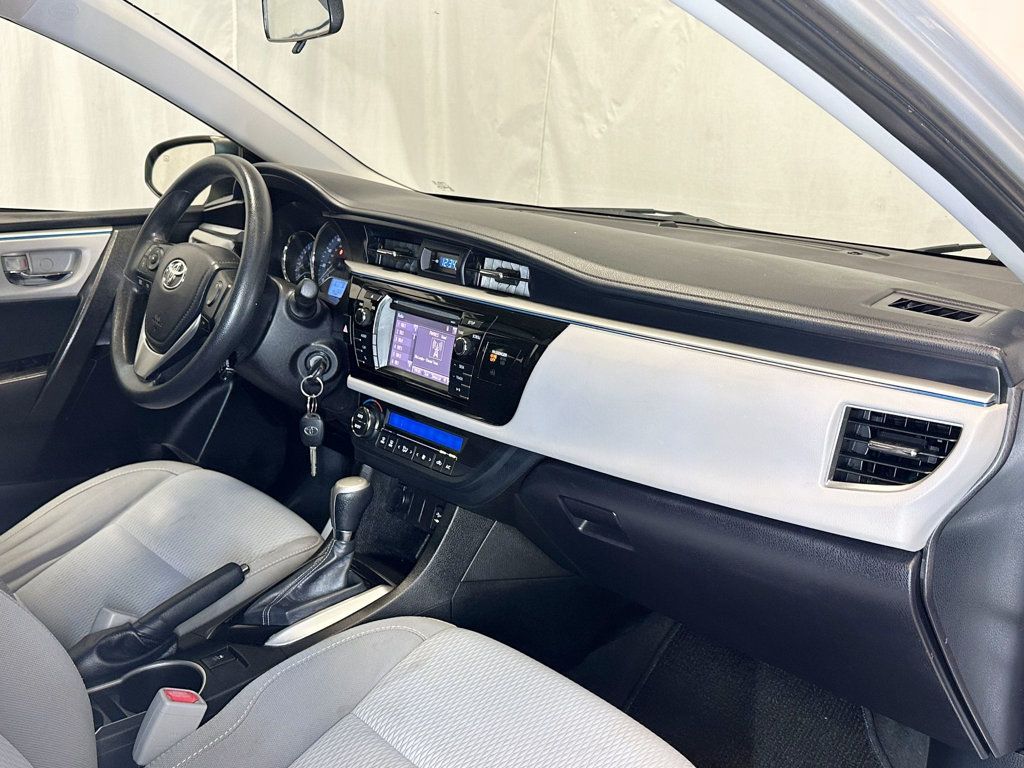 2016 Toyota Corolla 4dr Sedan CVT LE - 23049506 - 19