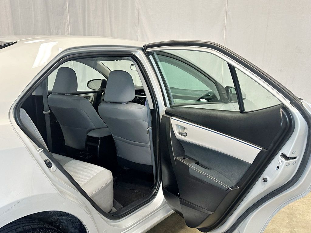 2016 Toyota Corolla 4dr Sedan CVT LE - 23049506 - 29