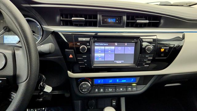 2016 Toyota Corolla 4dr Sedan CVT LE - 23085877 - 16